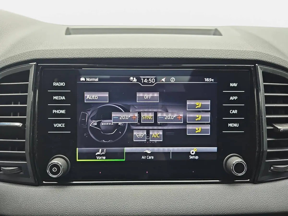 SKODA KAROQ 2.0 TDI DSG SPORTLINE 4X4 NAVI LED