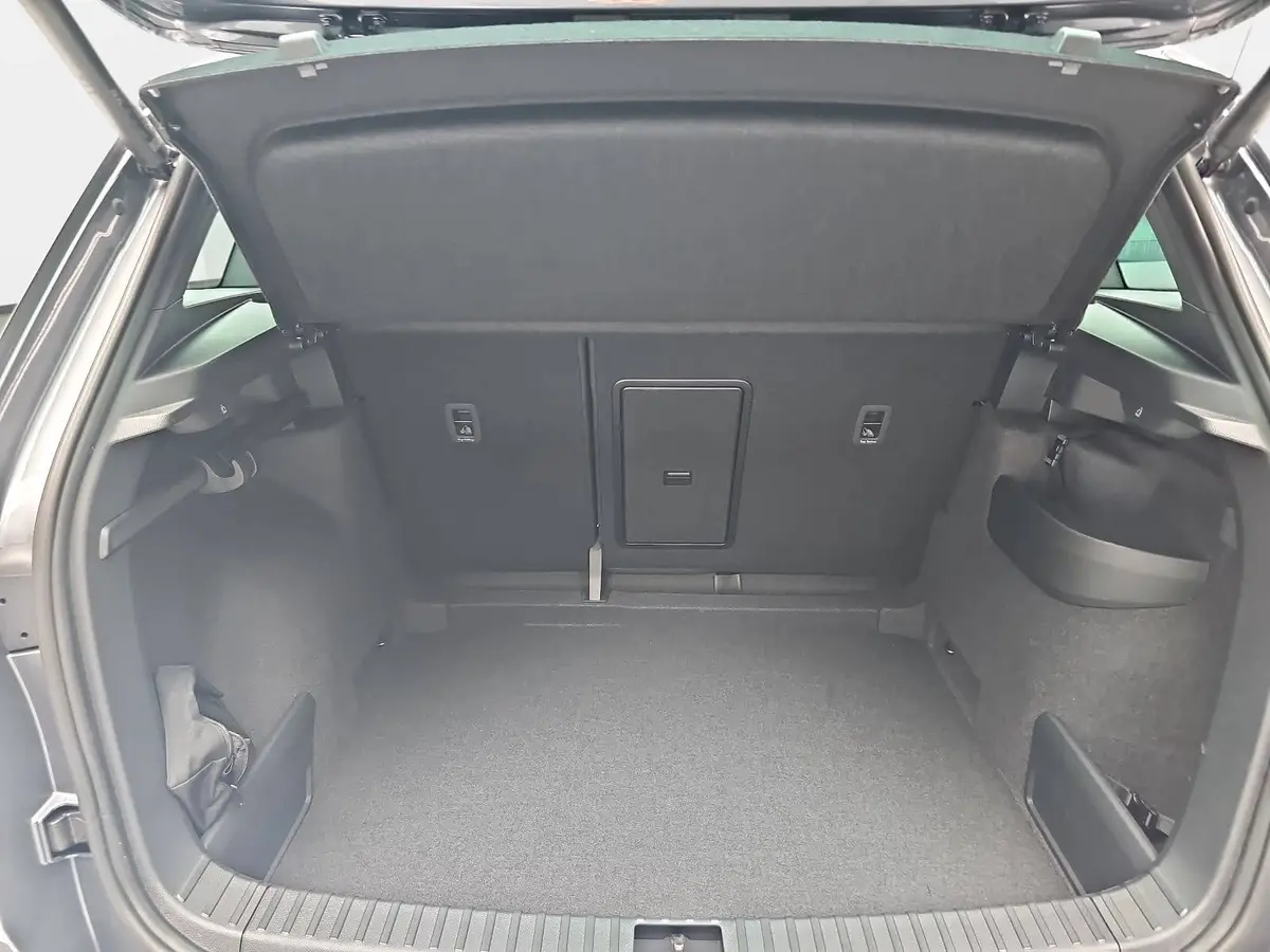 SKODA KAROQ 2.0 TSI DSG SPORTLINE 4X4 AHK PANO