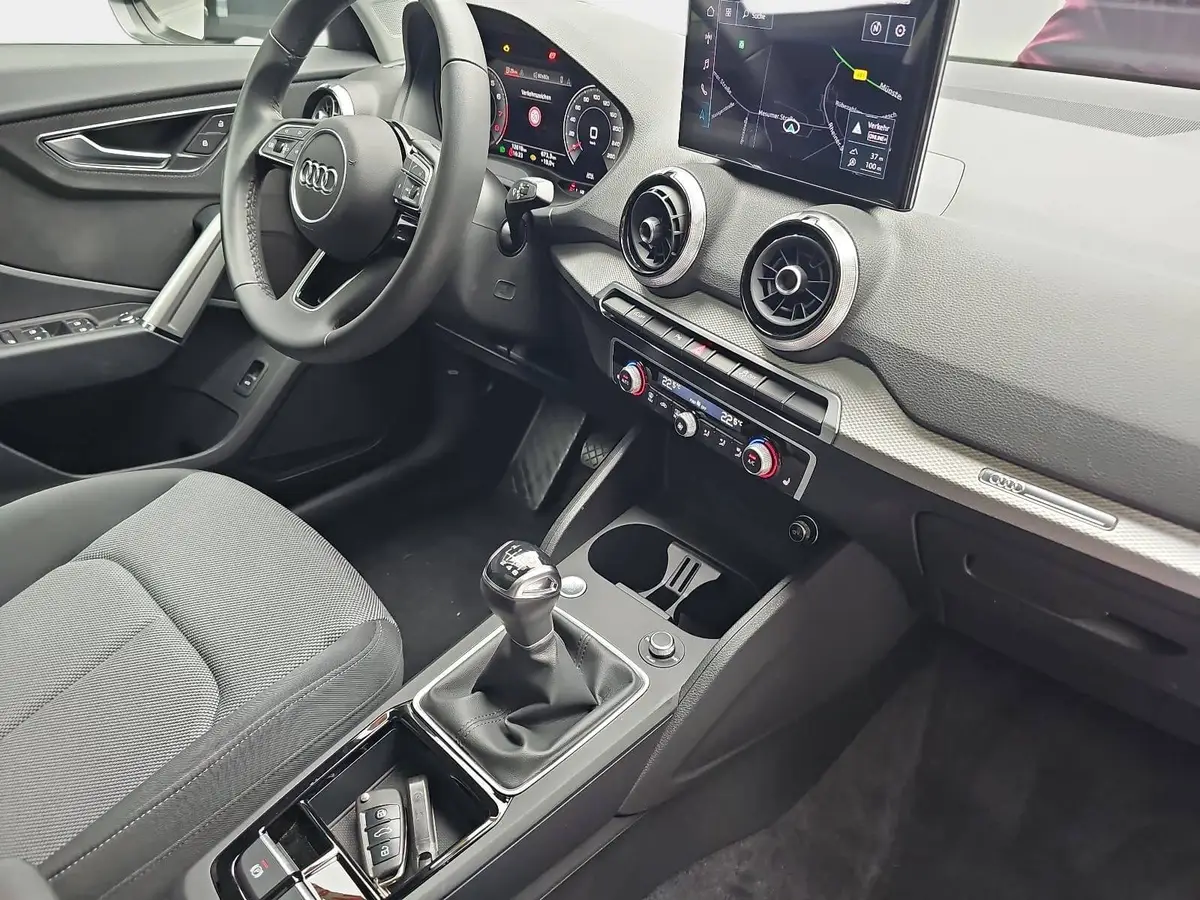 AUDI Q2 30 TFSI S LINE NAVI LED KAMERA LM17