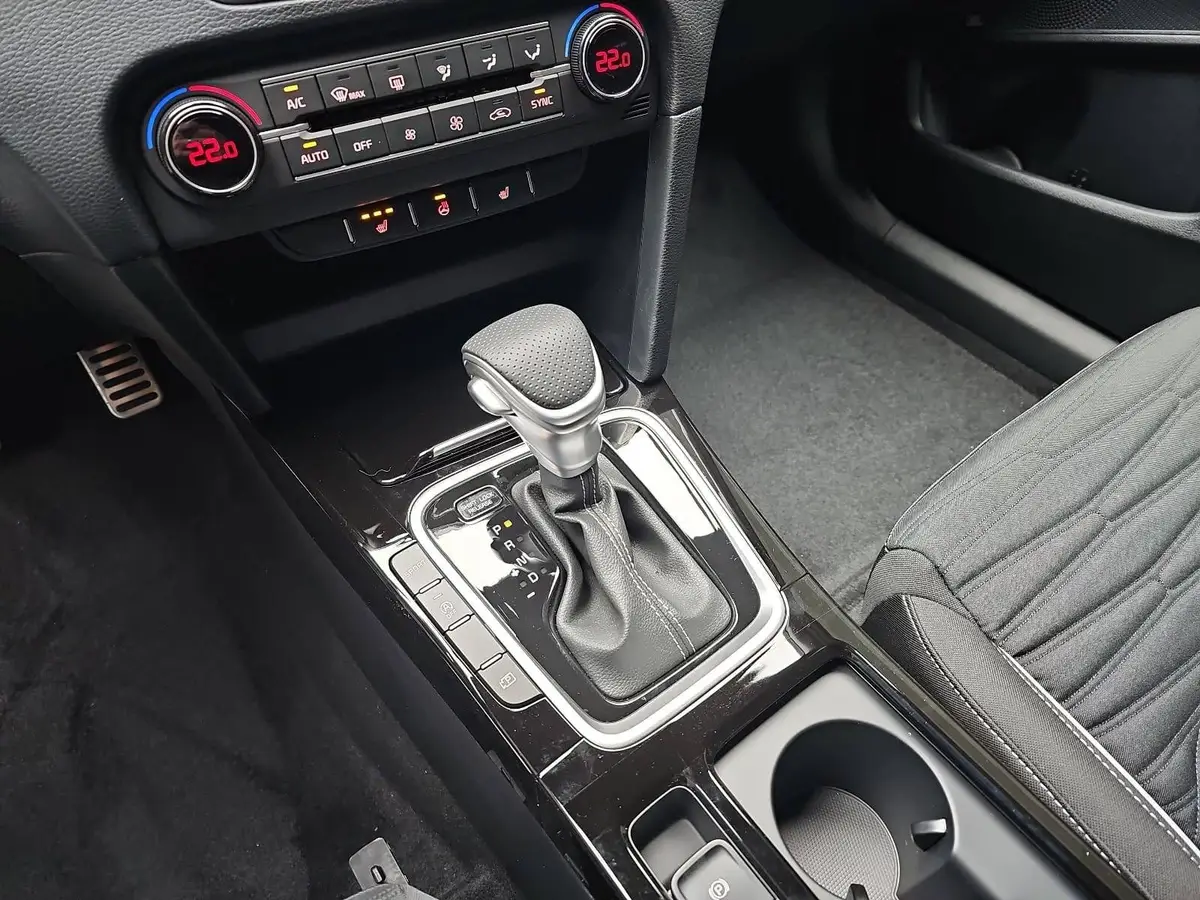 KIA EV3 81.4 KWH EARTH MJ26 WINTER BUSIN. UPGRADE DRIVEWISE-PARK DESIGN SOUND