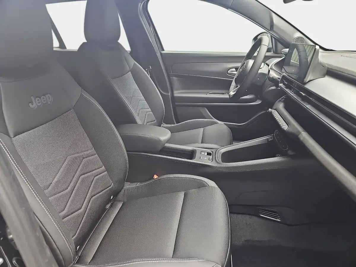 JEEP AVENGER 1.2 E-HYBRID T3 DCT BLACK EDITION MJ26 INFOTAINMENT & KOMFORTPAKET