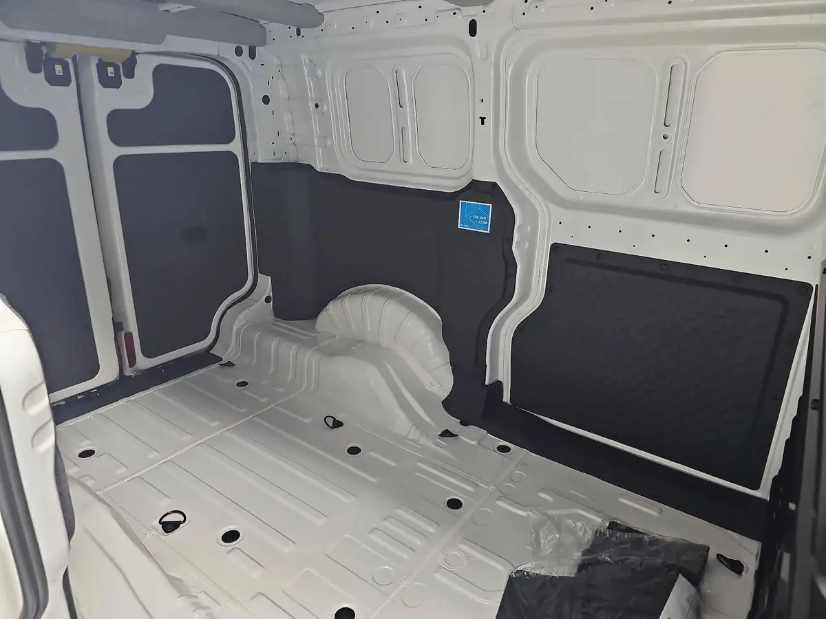KIA PV5 CARGO L2H1 3T 71.2 KWH PLUS MJ26 WÄRMEPUMPE ALLWETTERREIFEN
