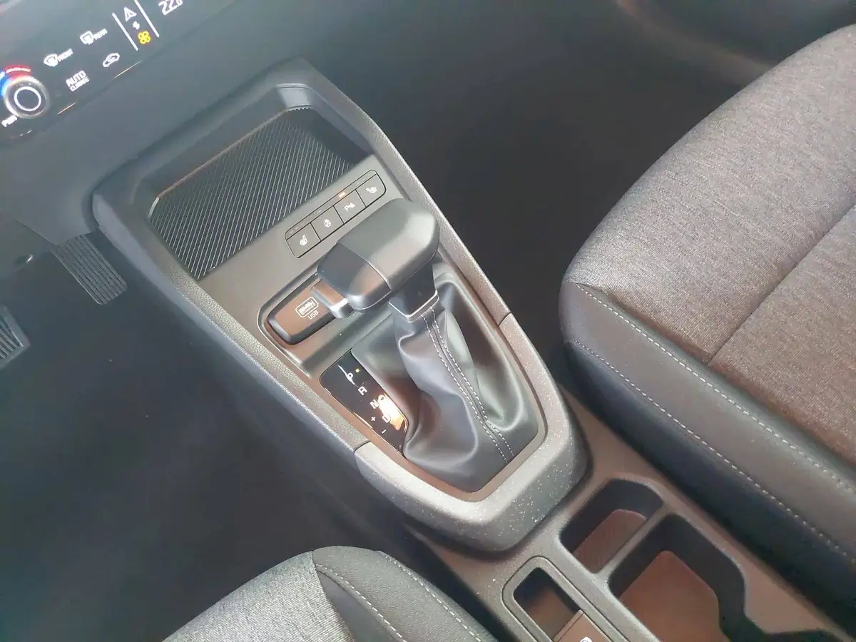 KIA STONIC 1.0 T-GDI 100 DCT VISION MJ26 SITZH. NAVI