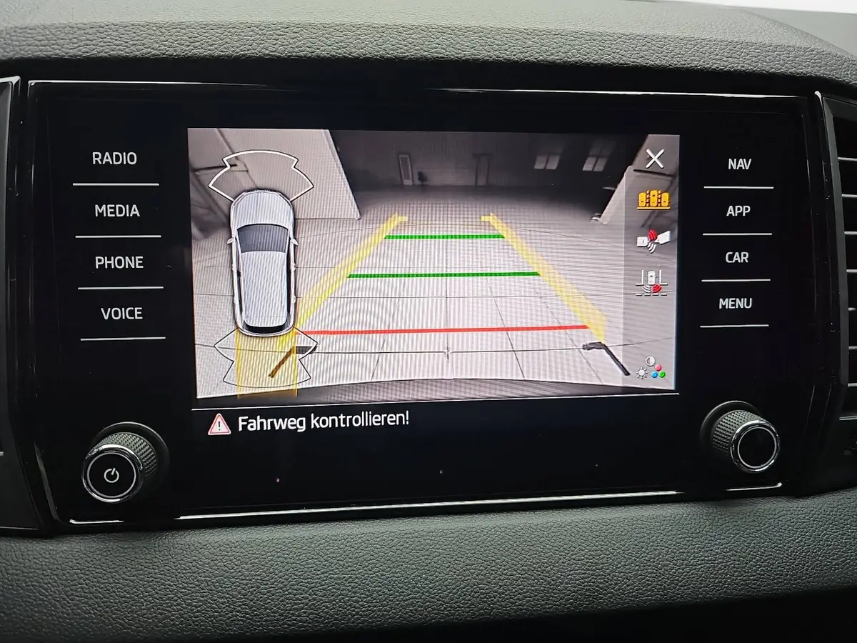 SKODA KAROQ 1.5 TSI DSG 130 JAHRE LED KLIMAAUTO WINTER SICHT K