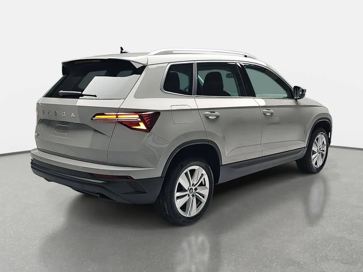 SKODA KAROQ 1.5 TSI DSG SELECTION LED ACC AHK
