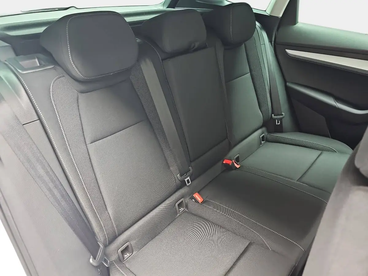 SKODA KAROQ 1.5 TSI DSG 130 JAHRE LED KAMERA AHK