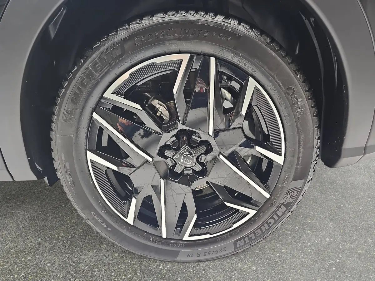 PEUGEOT 3008 1.2 HYBRID 145 E-DSC6 GT AHK M+S