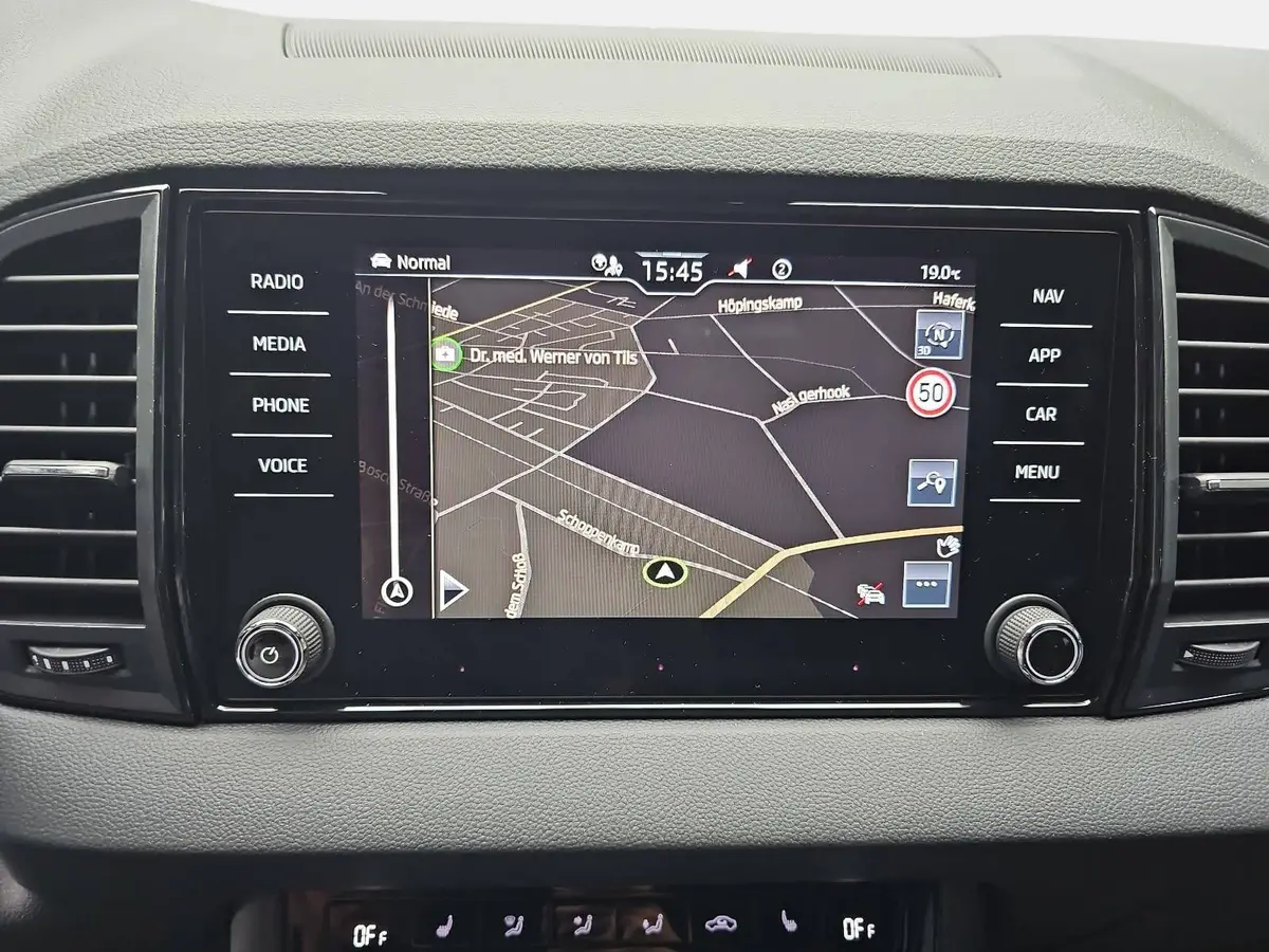 SKODA KAROQ 1.5 TSI DSG SPORTLINE NAVI LED-MATRIX PANO CANTON