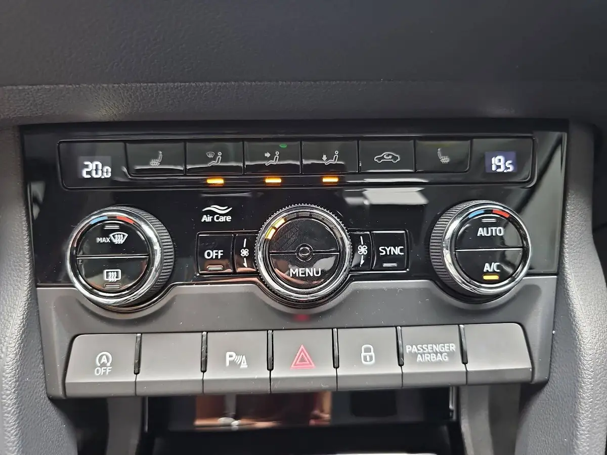 SKODA KAROQ 2.0 TDI DSG FAMILY LED AHK KAMERA