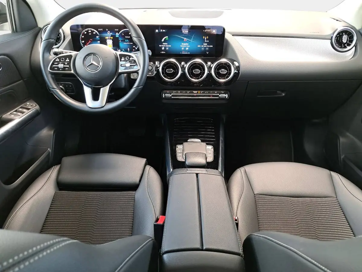 MERCEDES-BENZ GLA 200 D DCT PROGRESSIVE NAVI LED