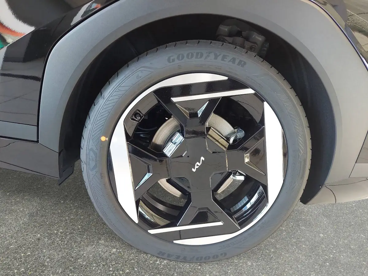 KIA EV4 FASTBACK 81.4 KWH EARTH MJ26 UP. TECH. WINTER-CON. DRIVEW.-PARK DESIGN SOUND GD