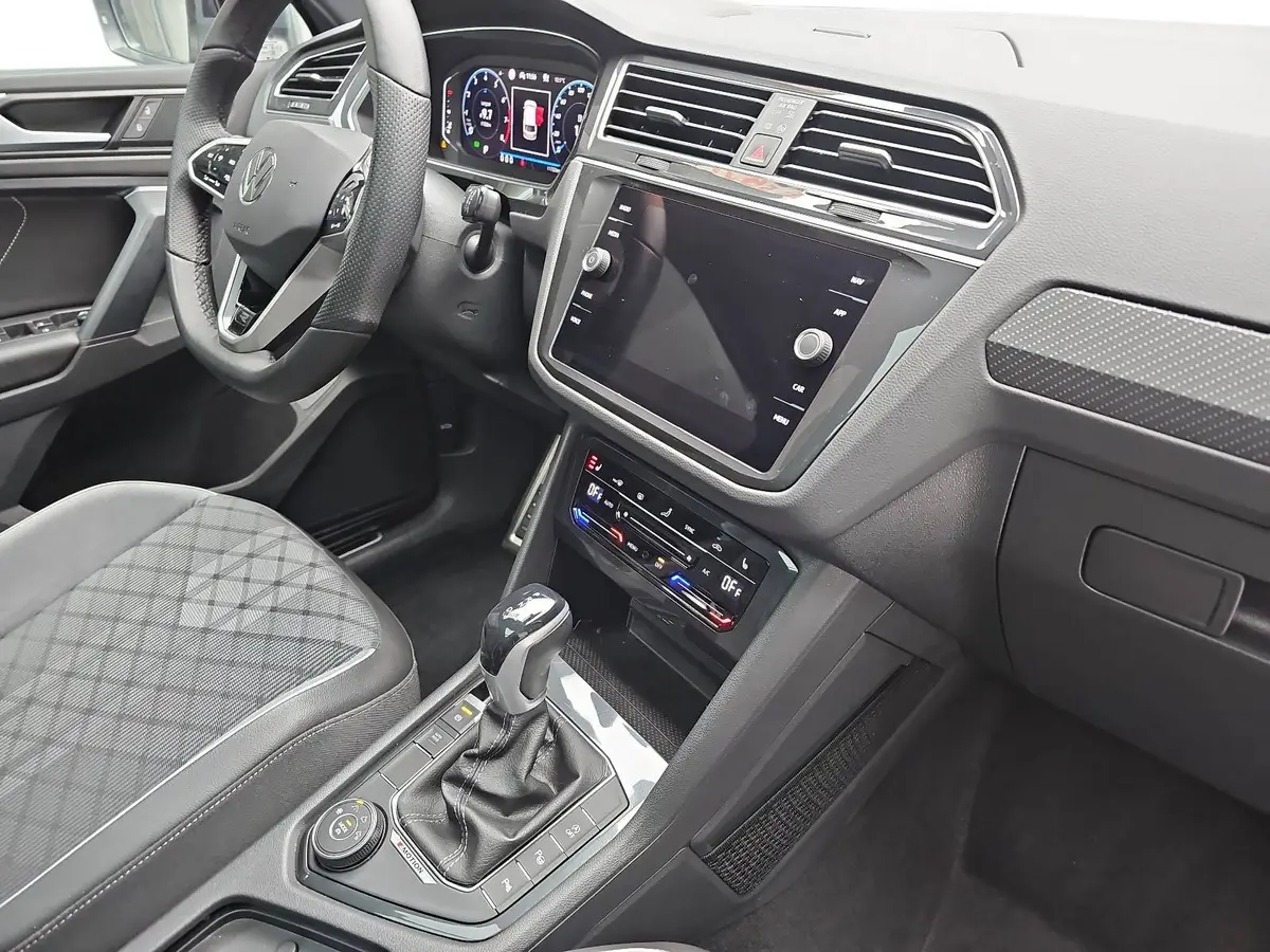 VW TIGUAN 2.0 TSI DSG R-LINE 4MOTION NAVI LED PANO AHK LM19