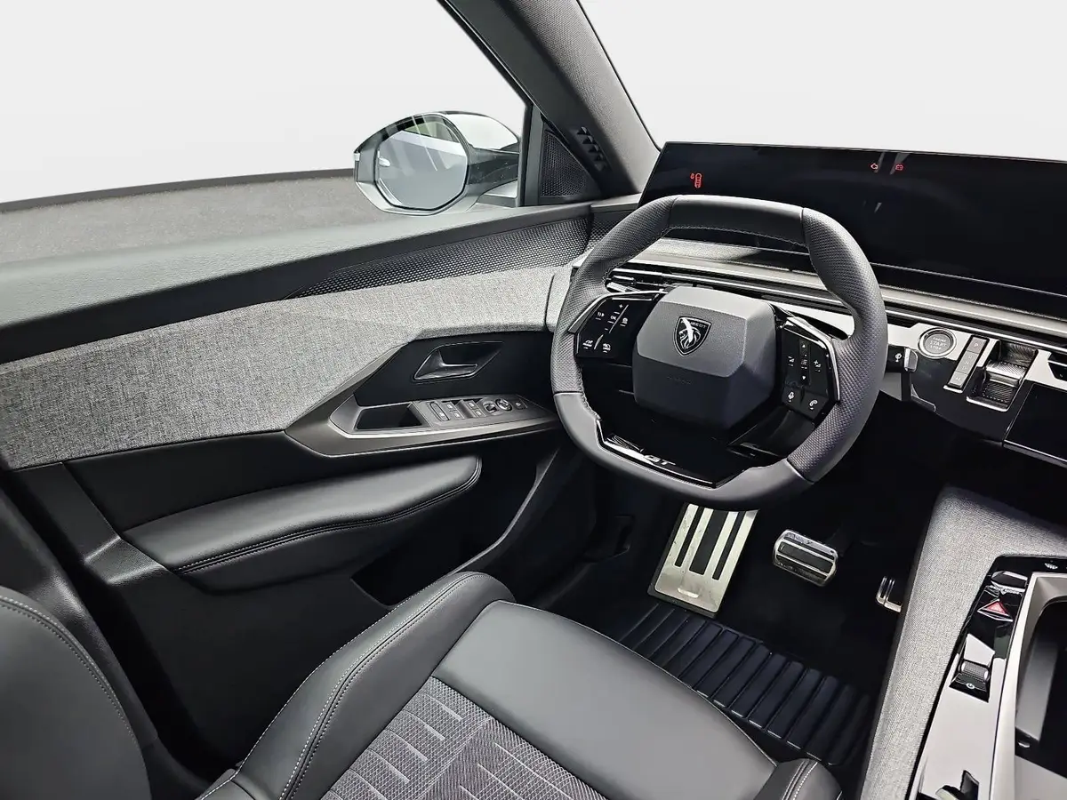 PEUGEOT 3008 1.2 HYBRID 145 E-DSC6 GT NAVI KLIMA LED AHK LM19