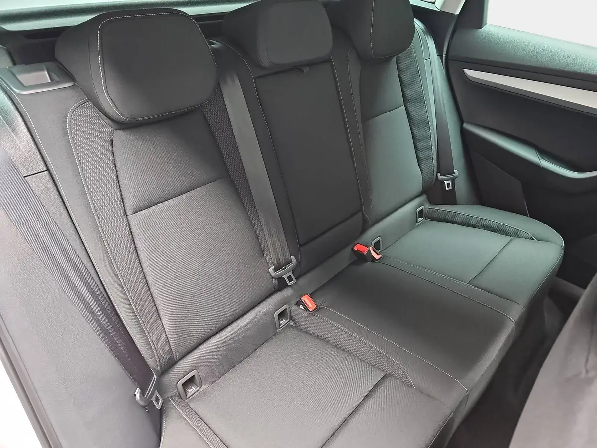 SKODA KAROQ 1.5 TSI DSG SELECTION NAVI LED ACC WINTER KAMERA A