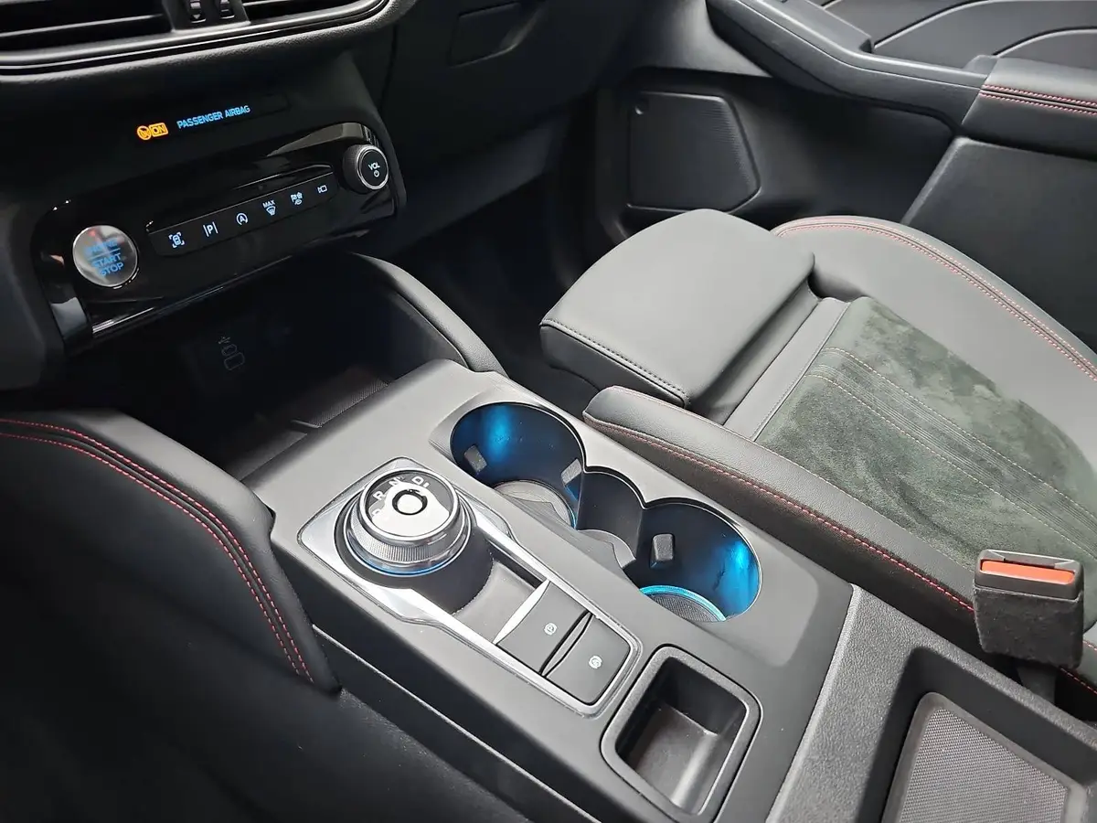 FORD KUGA 1.5 EB AUTO. ST-LINE X NAVI LED WINTER KAMERA 360°