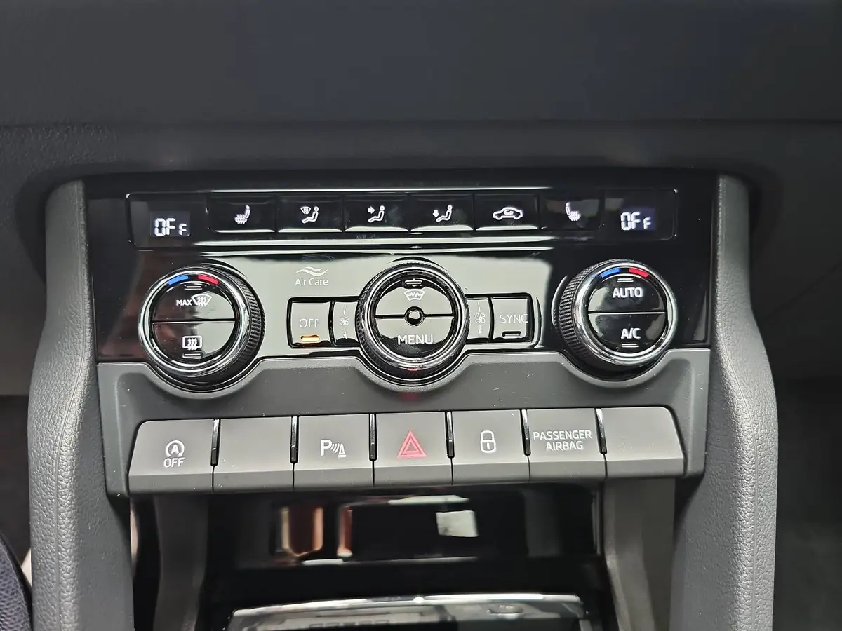 SKODA KAROQ 1.5 TSI DSG SPORTLINE NAVI LED PANO ACC WINTER KAM