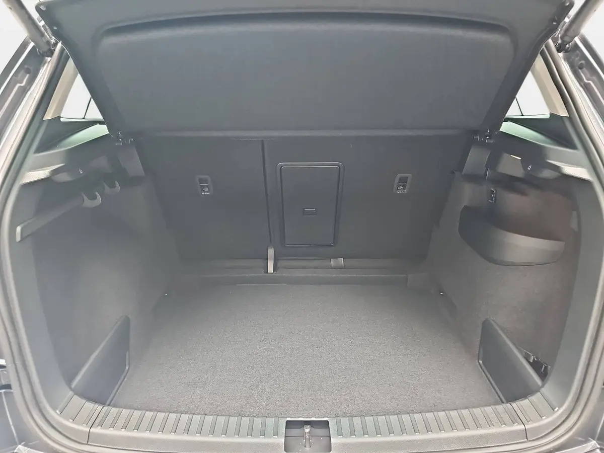 SKODA KAROQ 1.5 TSI DSG 130 JAHRE LED KAMERA AHK