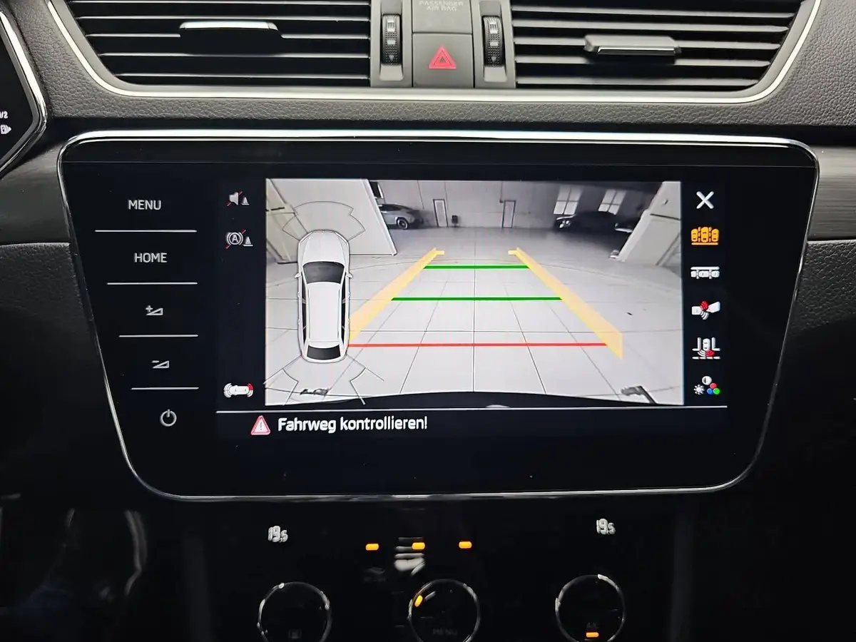 SKODA SUPERB COMBI 2.0 TDI DSG STYLE NAVI LED AHK