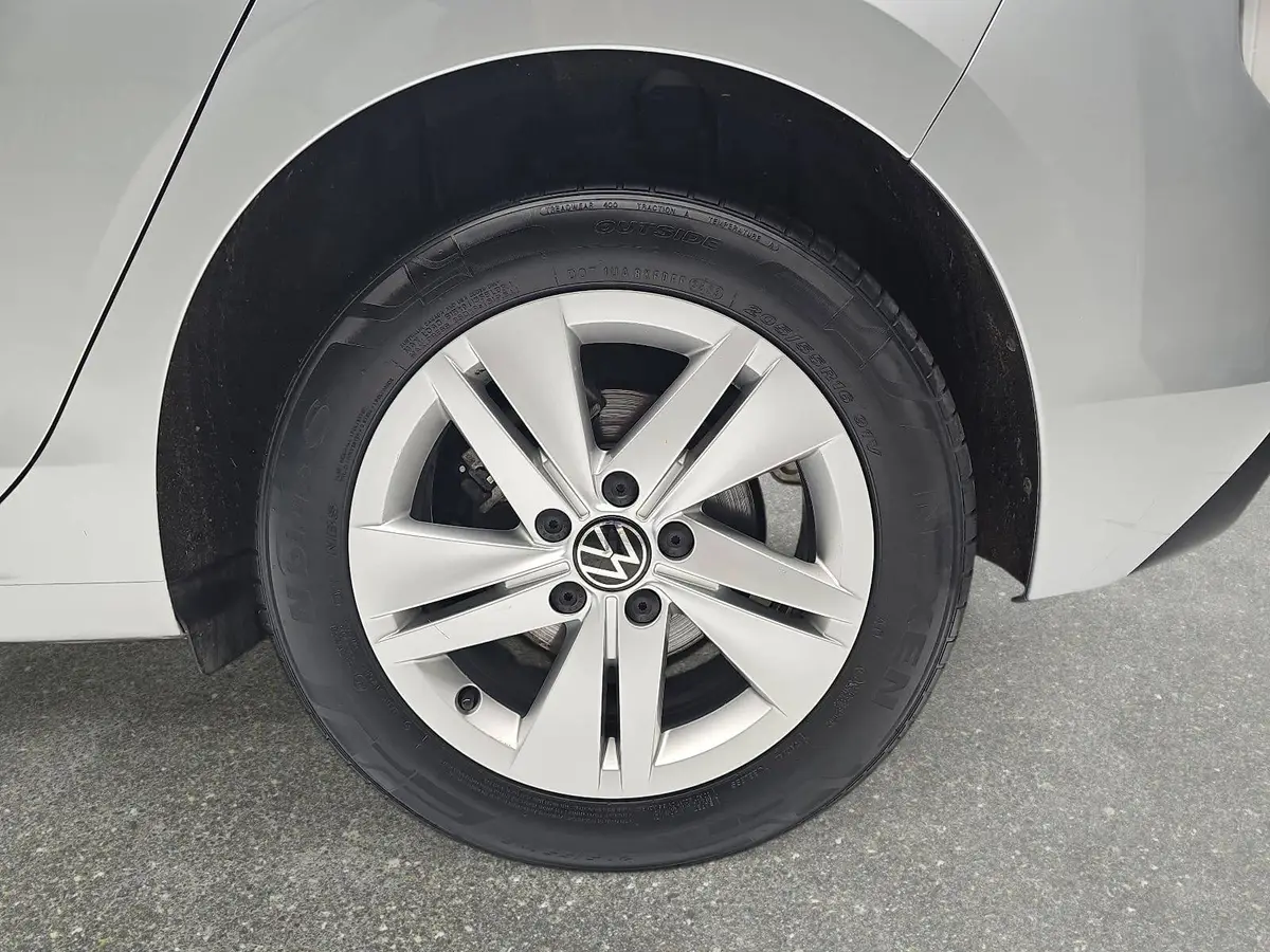 VW GOLF VIII 2.0 TDI LIFE NAVI LED KAMERA LM