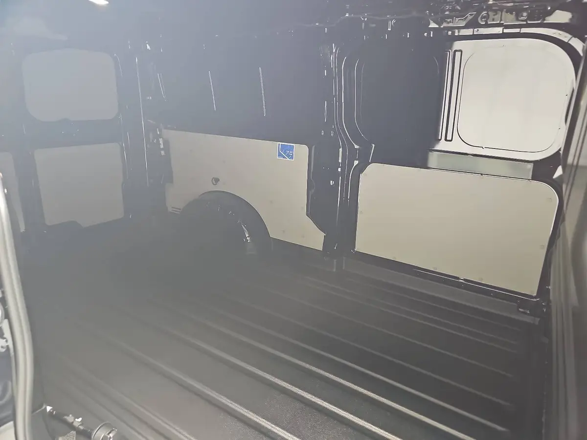 VW T7 TRANSPORTER 2.0 TDI DSG KASTEN L2H1 LED