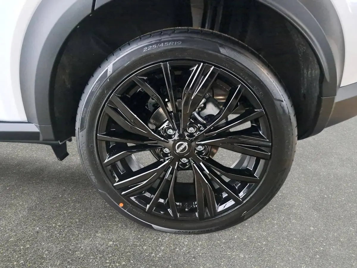 NISSAN JUKE 1.0 DIG-T 5T AUTO. REDLINE EDITION TECH BOSE FRONTSCHEIBENHEIZUNG