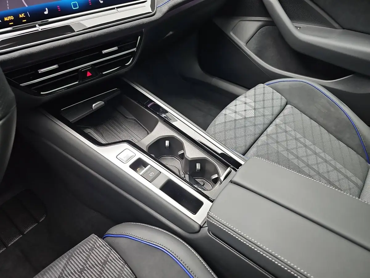 VW PASSAT VARIANT 2.0 TDI DSG R-LINE NAVI LED-MATRIX ACC PANO BLACK 