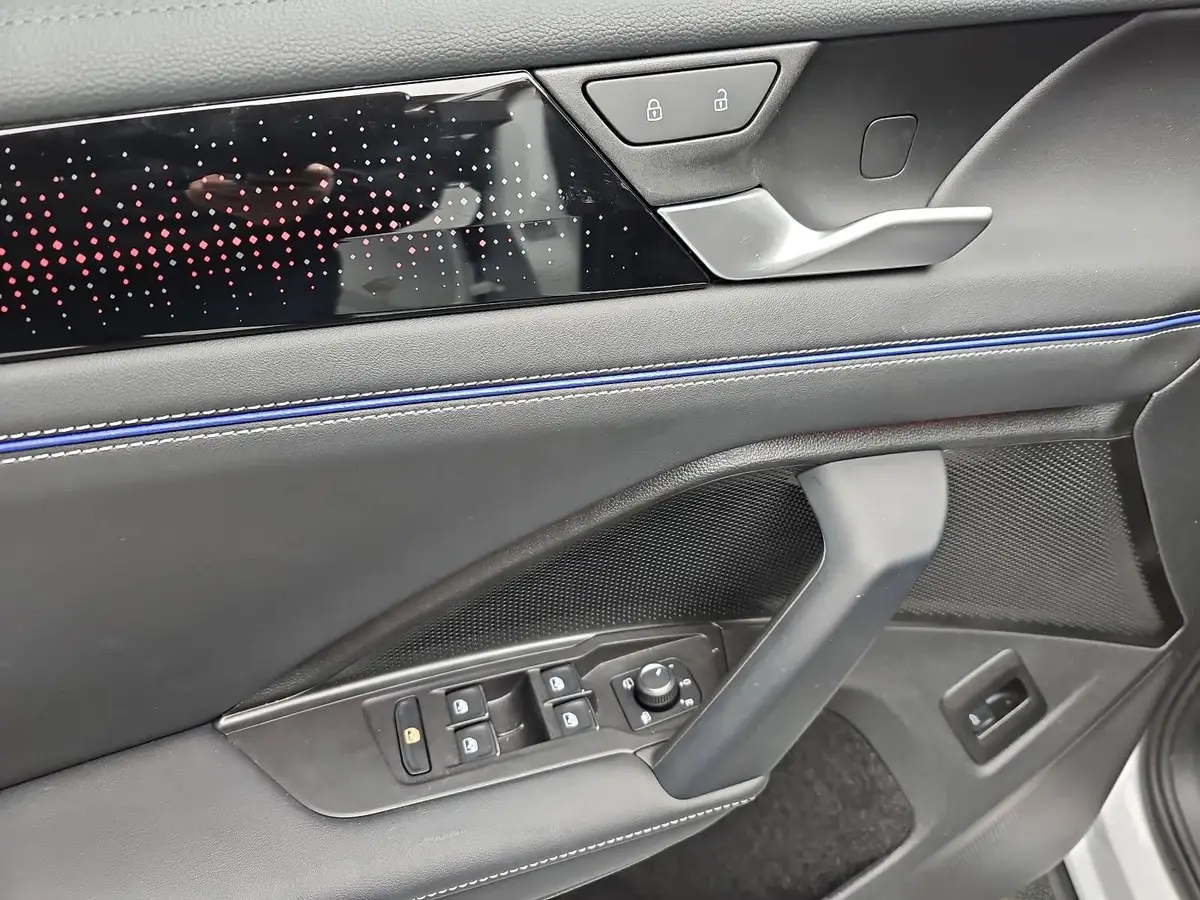 VW TIGUAN 2.0 TDI DSG 4M R-LINE NAVI MATRIX HUD DCC AHK LM20