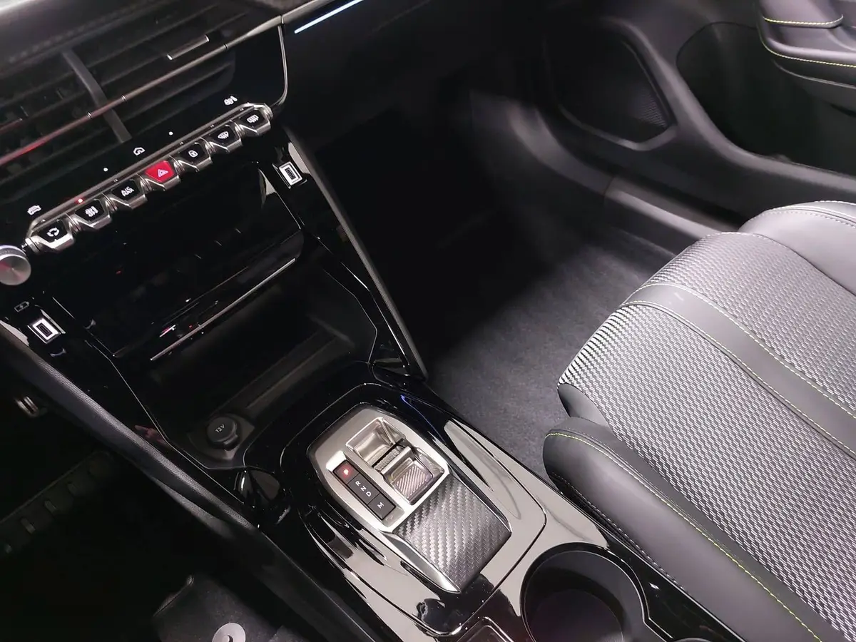 PEUGEOT 2008 1.2 HYBRID 145 E-DSC6 GT-LINE 2-WD LED KLIMAAUTO K