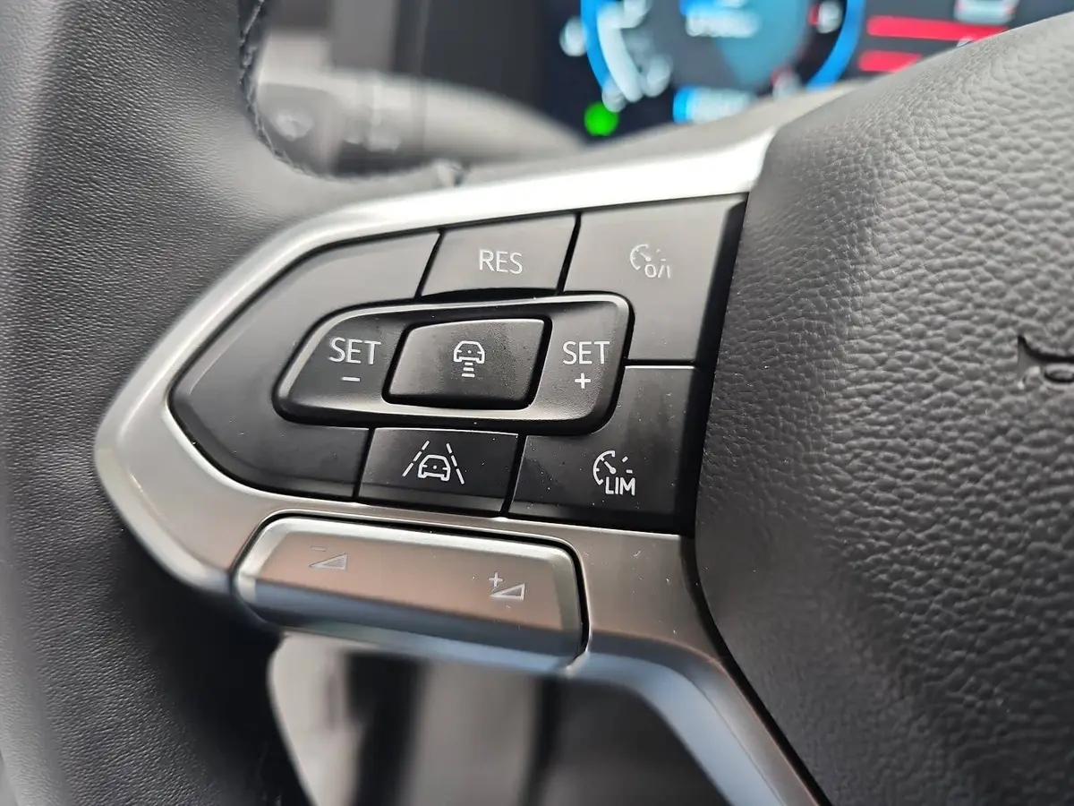 VW T7 TRANSPORTER 2.0 TDI DSG KASTEN L2H1 NAVI LED ACC WINTER 3-S KA