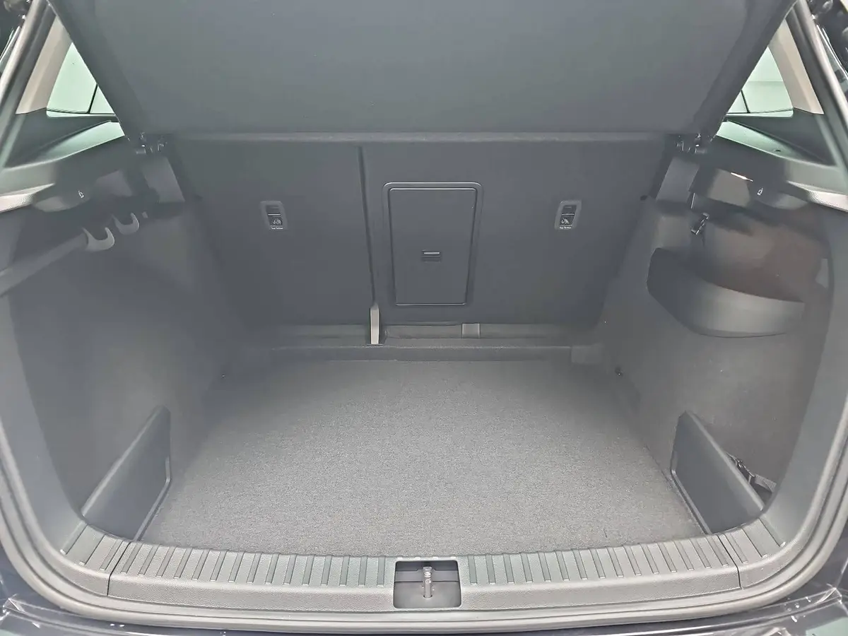 SKODA KAROQ 1.5 TSI DSG 130 JAHRE LED DAB WINTER EL.HECKKL.