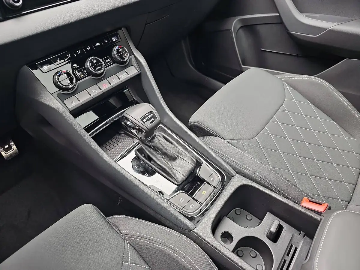 SKODA KAROQ 2.0 TDI DSG SPORTLINE 4X4 NAVI LED