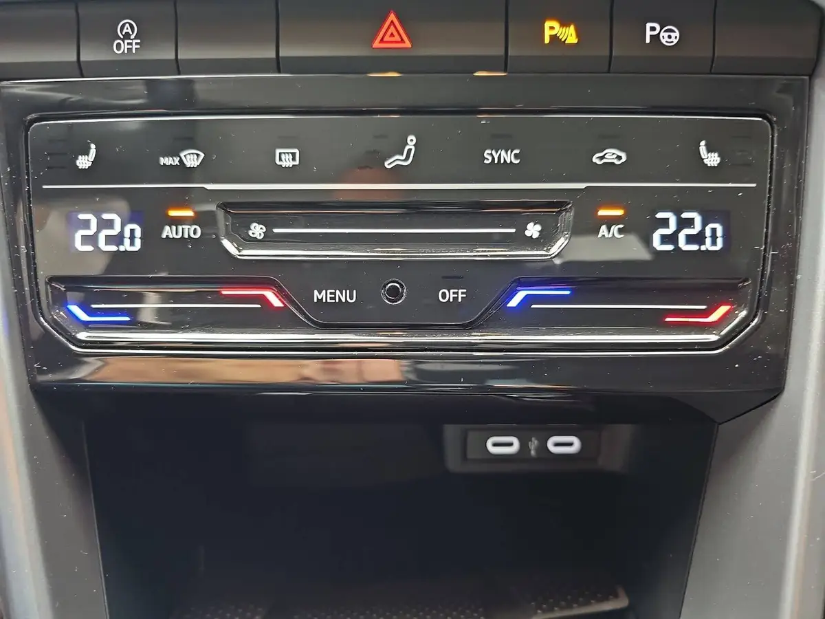 VW T-ROC 1.0 TSI LIFE NAVI LED ACC KAMERA LM17