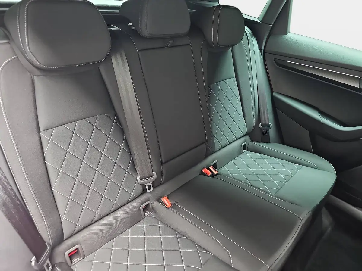 SKODA KAROQ 1.5 TSI DSG SPORTLINE NAVI LED-MATRIX PANO CANTON