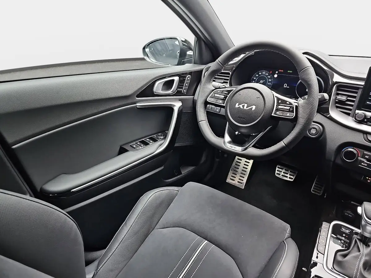 KIA XCEED 1.6 T-GDI 150 DCT GT-LINE MJ26 LEDER GLASDACH