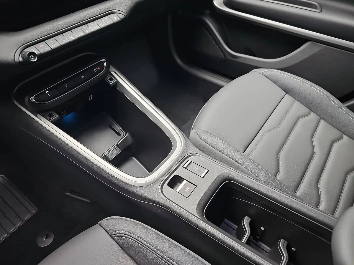 JEEP AVENGER ELEKTRO SUMMIT MJ26 LEDERSITZE INFOTAINMENT & KOMFORTPAKET