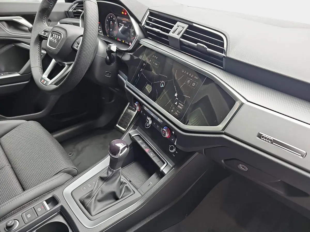 AUDI Q3 35 TFSI S-TRONIC S LINE NAVI LED PANO ACC BLACK+ K