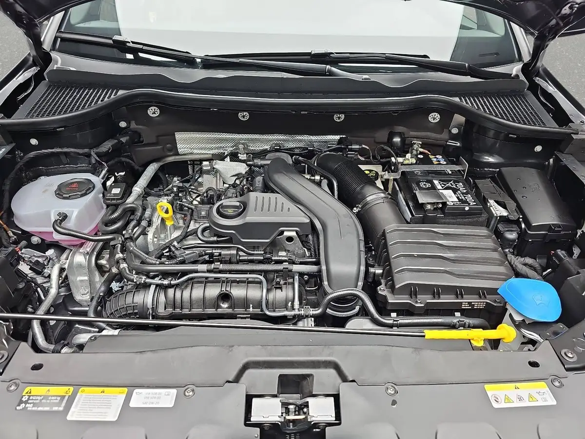 SKODA KAROQ 1.5 TSI DSG SPORTLINE NAVI LED ACC PANO WINTER KA