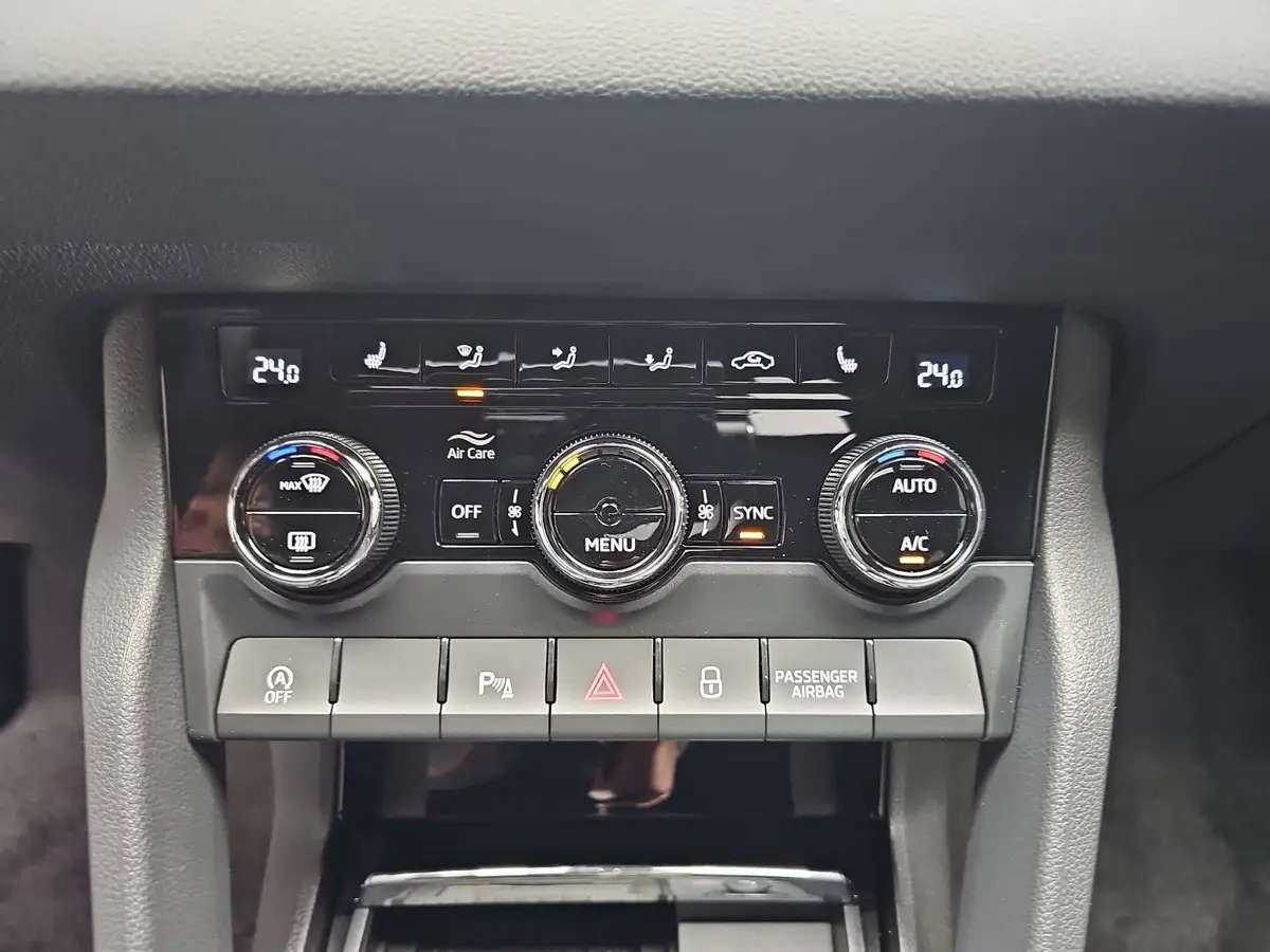 SKODA KAROQ 2.0 TSI DSG SPORTLINE 4X4 MATRIX ACC AHK