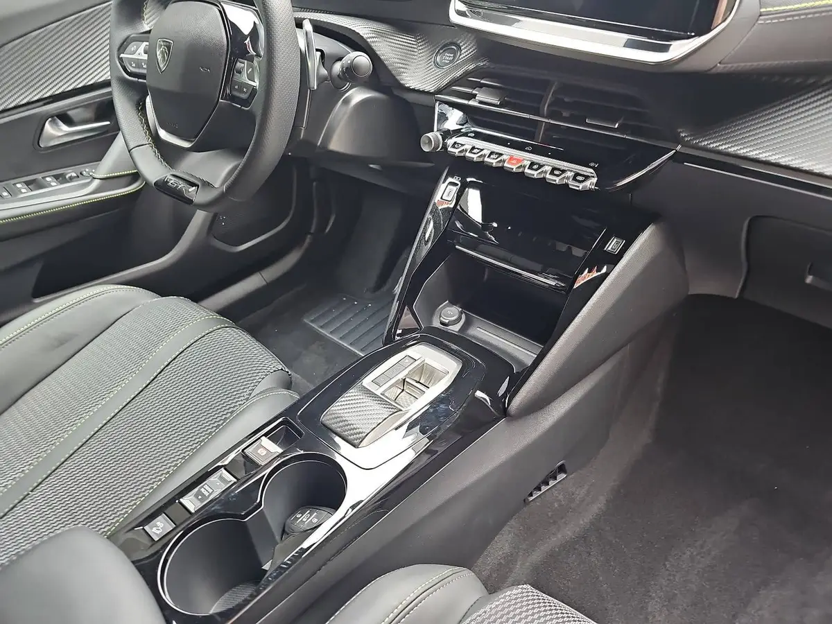 PEUGEOT 2008 1.2 HYBRID 145 E-DSC6 GT-LINE 2-WD LED KLIMAAUTO K