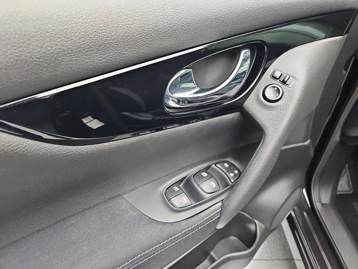 NISSAN QASHQAI 1.3 DIG-T N-CONNECTA PANORAMA RELING WINTER