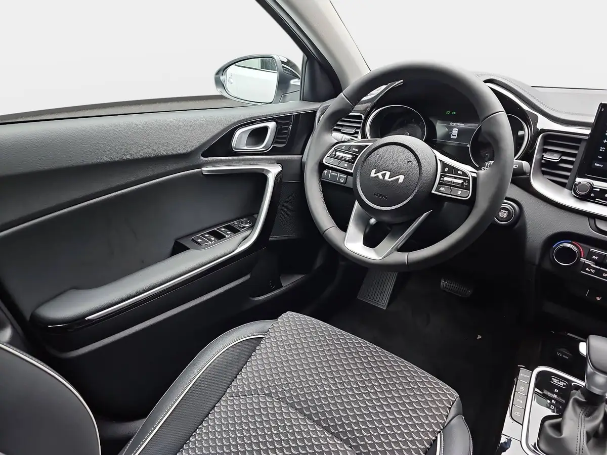 KIA XCEED 1.6 T-GDI 150 DCT SPIRIT MJ26 XCLUSIVE GLASDACH