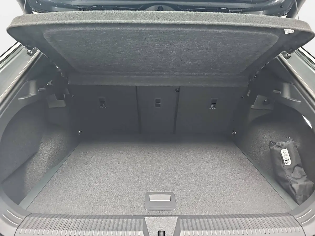 VW T-ROC 1.5 ETSI DSG R-LINE MATRIX AHK LM19