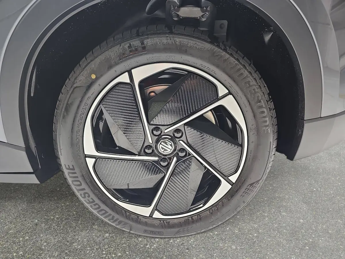 MG S5 EV 64 KWH MY25 LUXURY