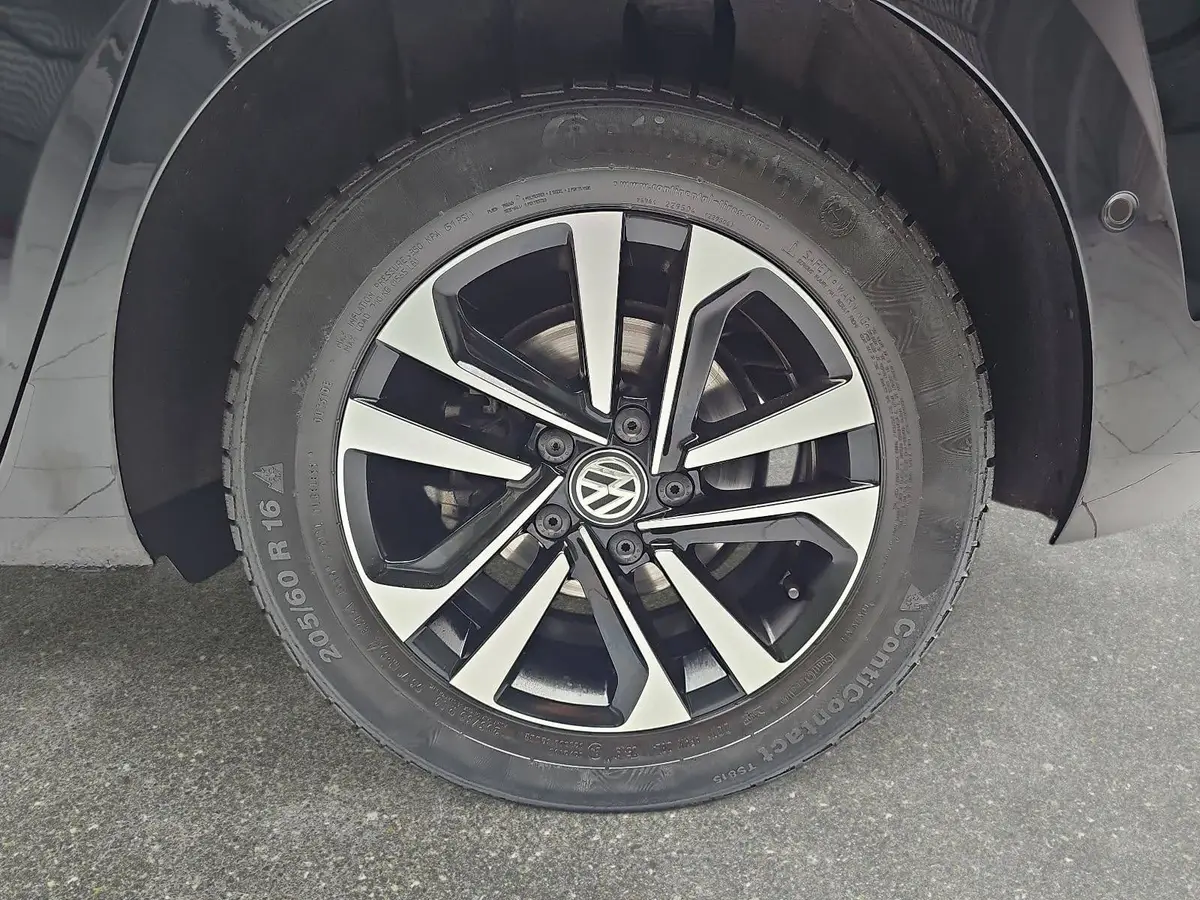 VW TOURAN 1.0 TSI IQ.DRIVE NAVI 7-SITZE LM16