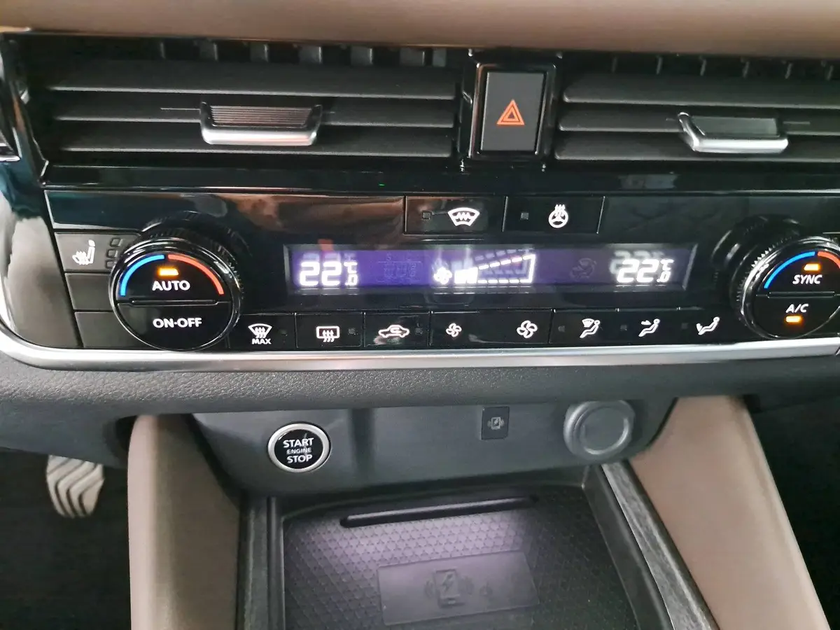 NISSAN QASHQAI 1.3 DIG-T MHEV TEKNA PANORAMA 2-FARBEN