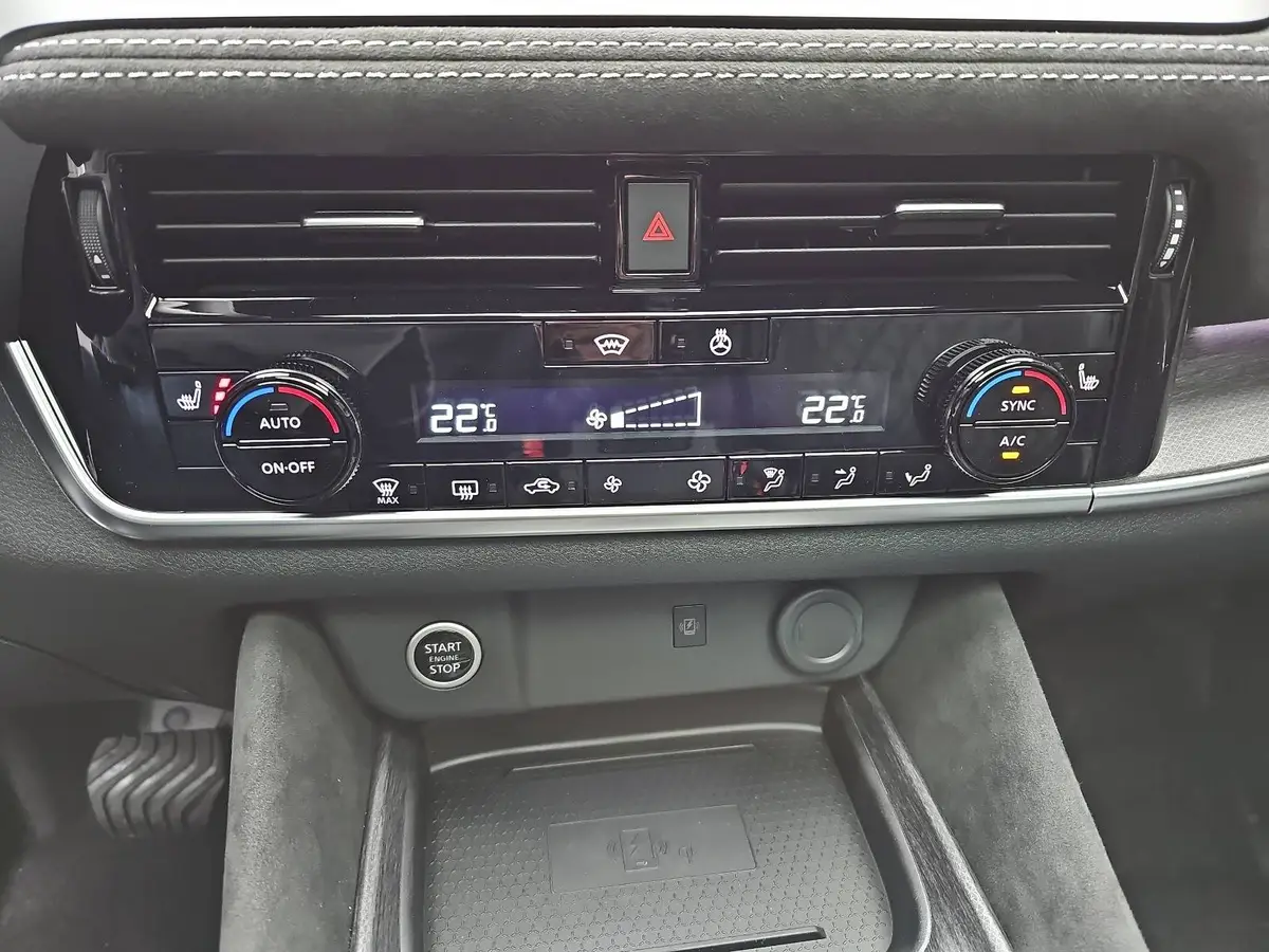 NISSAN QASHQAI 1.3 DIG-T MHEV X-TRONIC TEKNA+ 2WD NAVI LED LEDER 