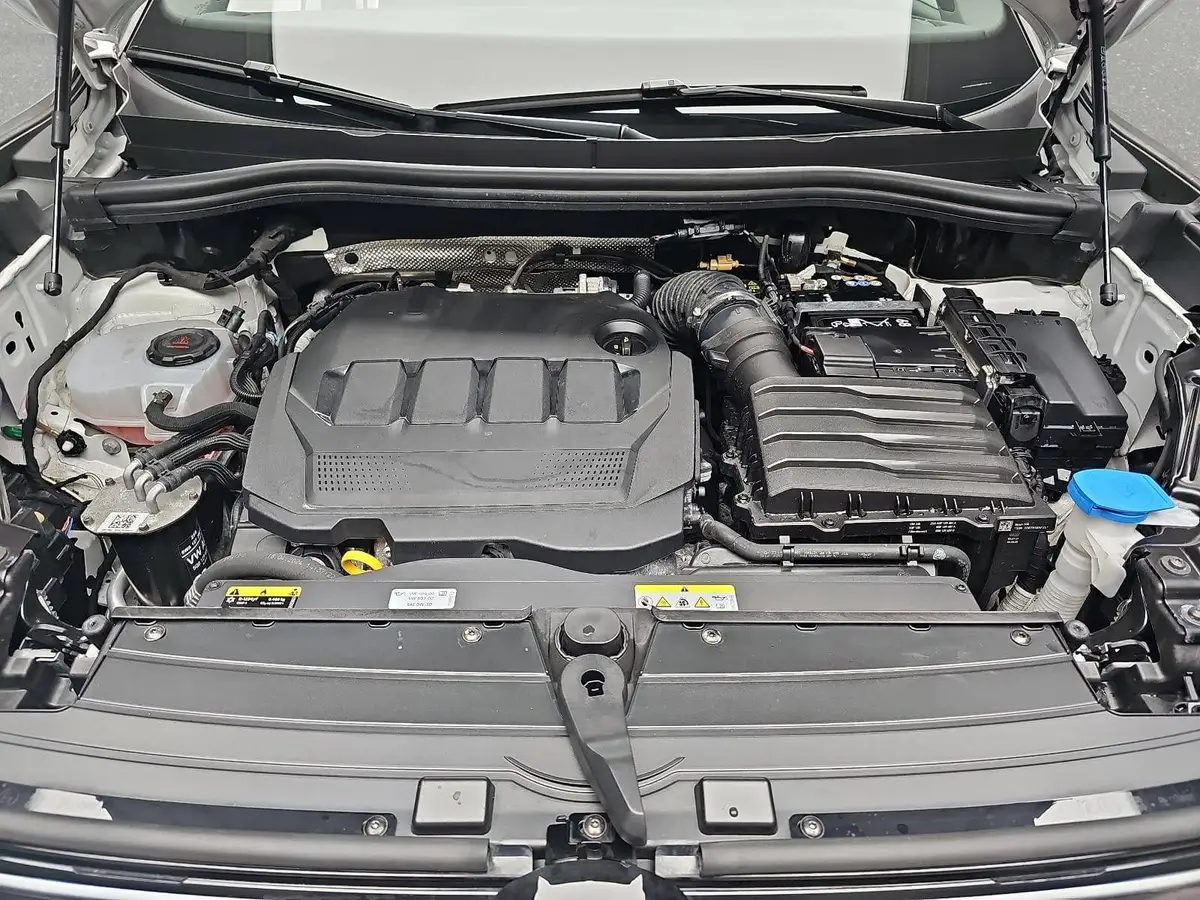 VW TIGUAN 2.0 TDI DSG 4M R-LINE NAVI MATRIX HUD DCC AHK LM20