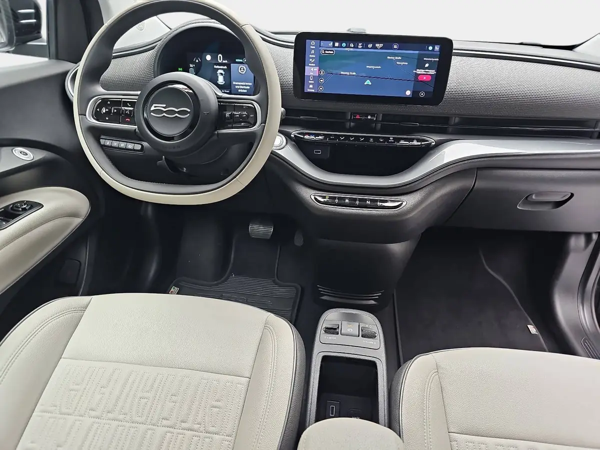 FIAT 500E ELEKTRO 42 KWH WINTERRÄDER BY BOCELLI NAVI KLIMA LED JBL APPLE/ANDROID LM17