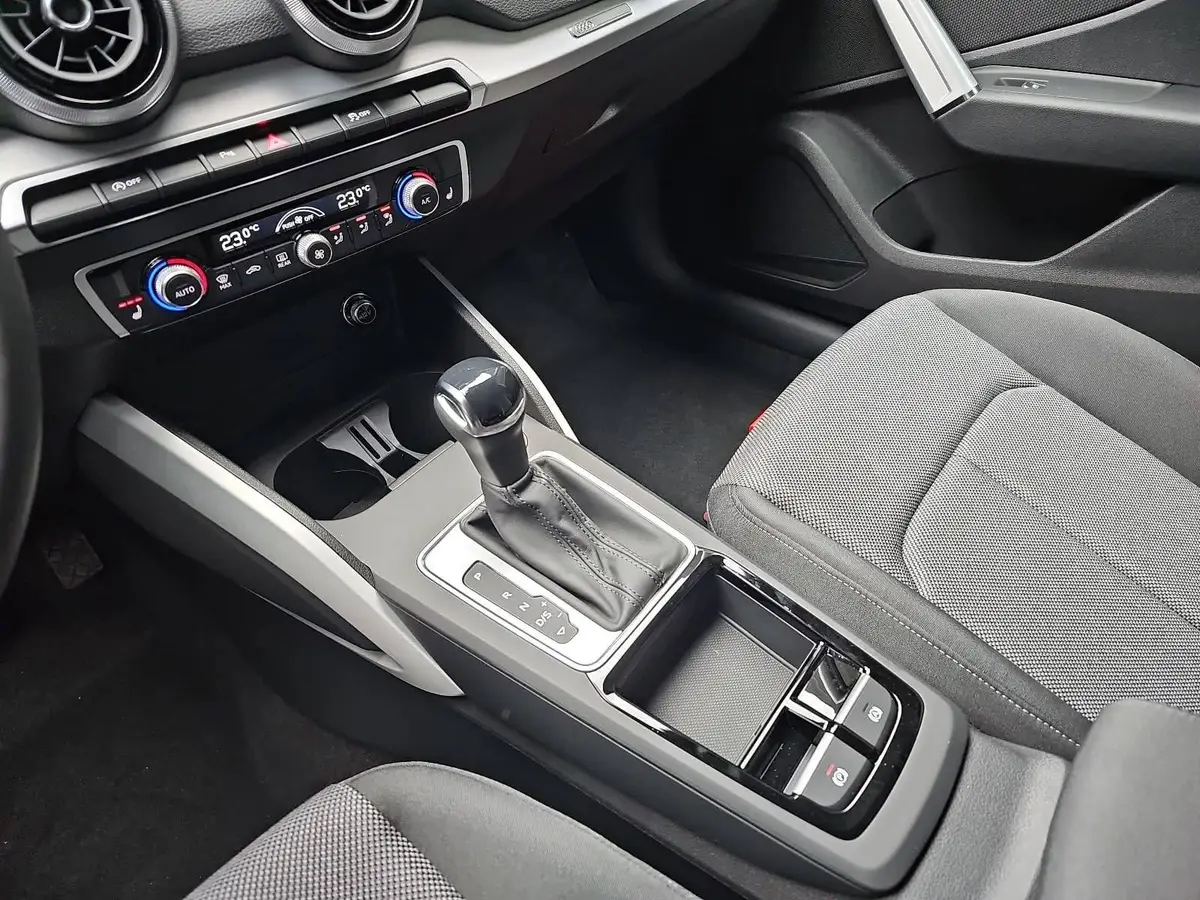 AUDI Q2 35 TFSI S-TRONIC S LINE NAVI LED ACC EL.HECKKL. WI