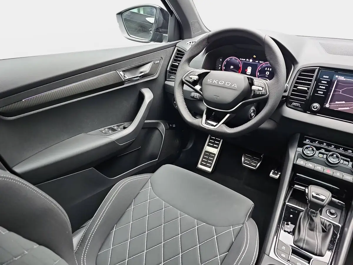 SKODA KAROQ 1.5 TSI DSG SPORTLINE NAVI LED-MATRIX PANO CANTON 